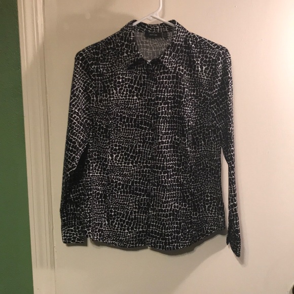 *CLEAR-OUT 3/18*APT. 9 ANIMAL PRINT BUTTONDOWN - Picture 1 of 6